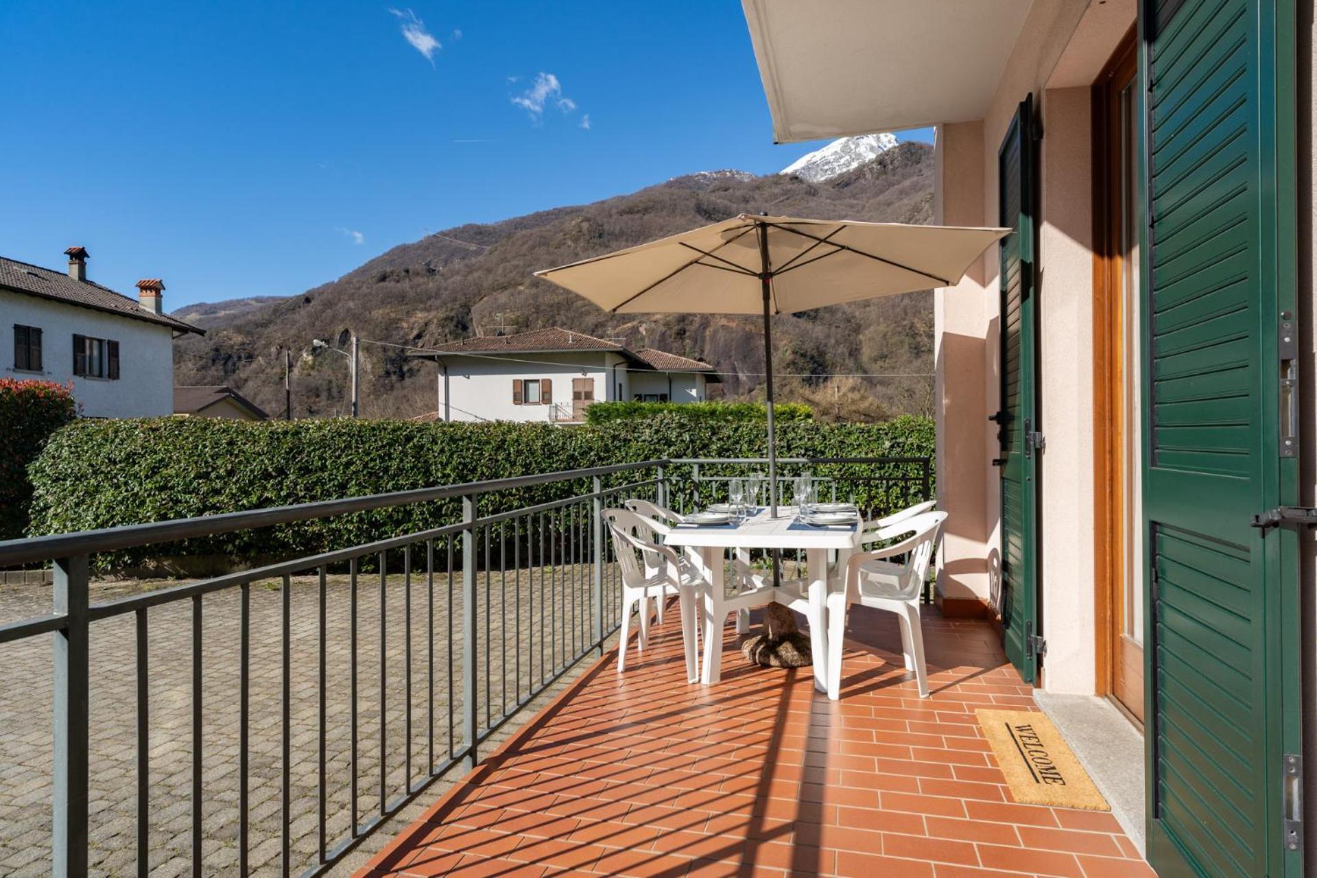Апартаменты Terrazza Fucinetta Introbio Экстерьер фото